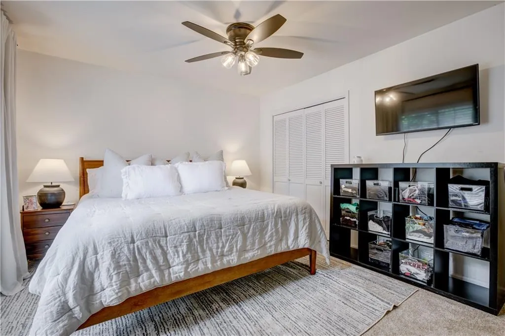 5400 Roswell Road Unit J4, Sandy Springs, Georgia 30342, 3 Bedrooms Bedrooms, ,2 BathroomsBathrooms,Residential,Sold,5400 Roswell Road Unit J4,7232218