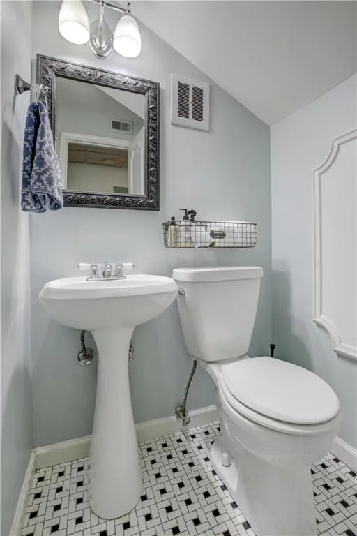 5400 Roswell Road Unit J4, Sandy Springs, Georgia 30342, 3 Bedrooms Bedrooms, ,2 BathroomsBathrooms,Residential,Sold,5400 Roswell Road Unit J4,7232218