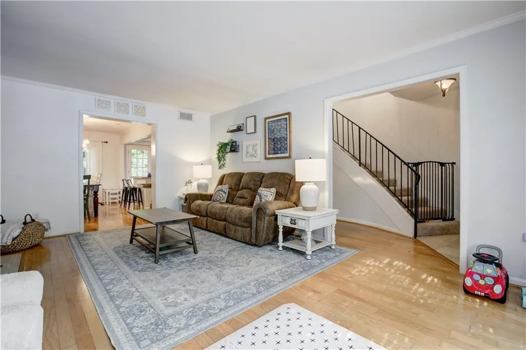 5400 Roswell Road Unit J4, Sandy Springs, Georgia 30342, 3 Bedrooms Bedrooms, ,2 BathroomsBathrooms,Residential,Sold,5400 Roswell Road Unit J4,7232218