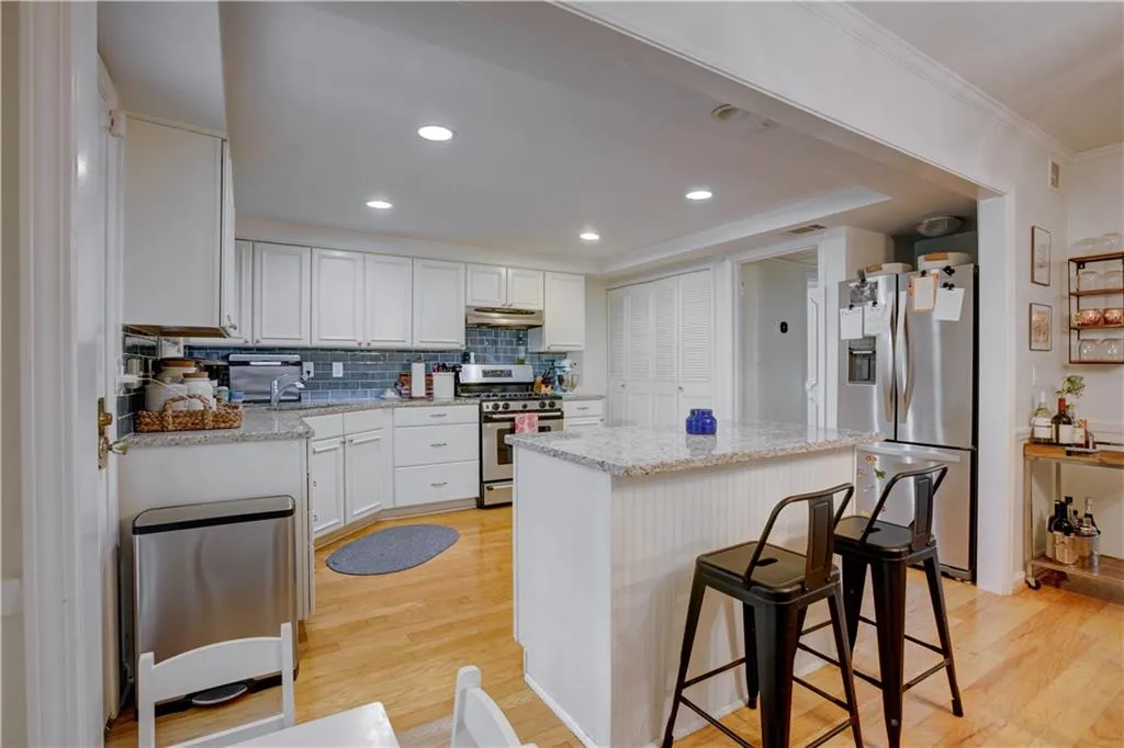 5400 Roswell Road Unit J4, Sandy Springs, Georgia 30342, 3 Bedrooms Bedrooms, ,2 BathroomsBathrooms,Residential,Sold,5400 Roswell Road Unit J4,7232218