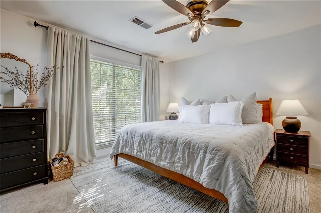 5400 Roswell Road Unit J4, Sandy Springs, Georgia 30342, 3 Bedrooms Bedrooms, ,2 BathroomsBathrooms,Residential,Sold,5400 Roswell Road Unit J4,7232218