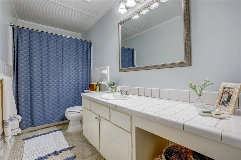 5400 Roswell Road Unit J4, Sandy Springs, Georgia 30342, 3 Bedrooms Bedrooms, ,2 BathroomsBathrooms,Residential,Sold,5400 Roswell Road Unit J4,7232218