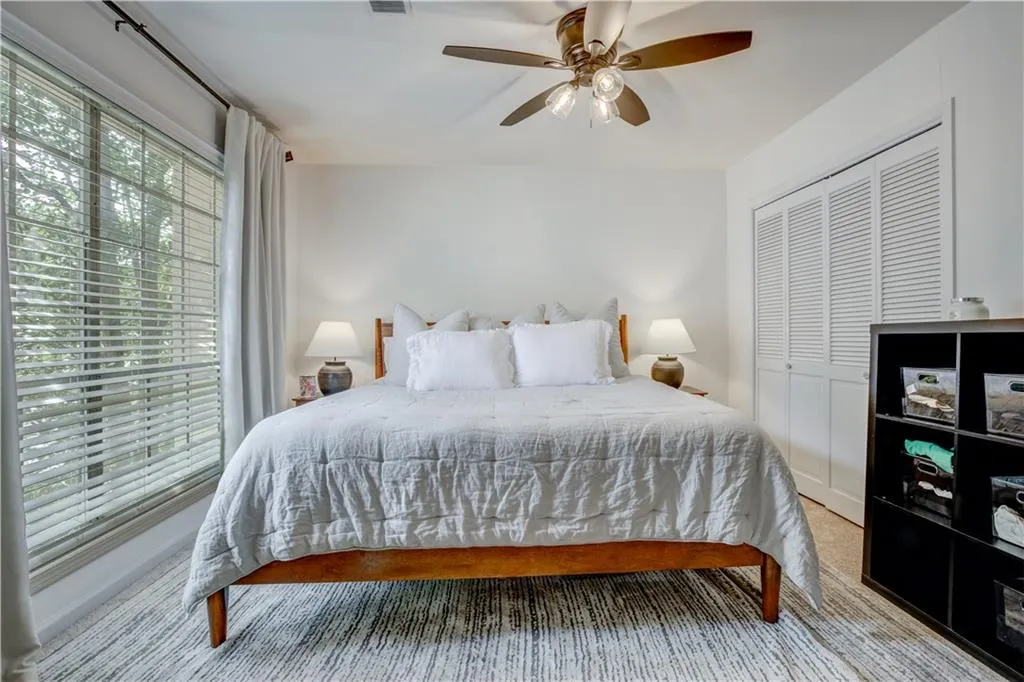 5400 Roswell Road Unit J4, Sandy Springs, Georgia 30342, 3 Bedrooms Bedrooms, ,2 BathroomsBathrooms,Residential,Sold,5400 Roswell Road Unit J4,7232218
