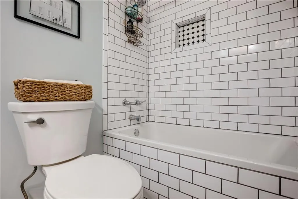 5400 Roswell Road Unit J4, Sandy Springs, Georgia 30342, 3 Bedrooms Bedrooms, ,2 BathroomsBathrooms,Residential,Sold,5400 Roswell Road Unit J4,7232218