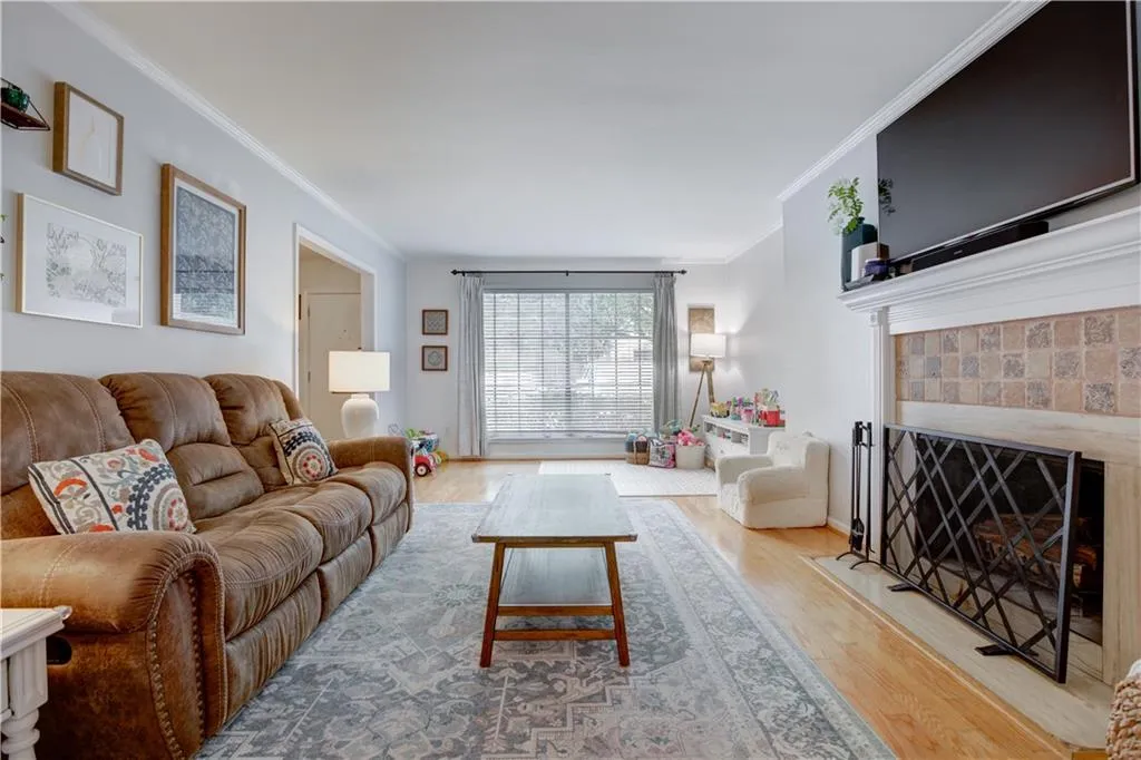 5400 Roswell Road Unit J4, Sandy Springs, Georgia 30342, 3 Bedrooms Bedrooms, ,2 BathroomsBathrooms,Residential,Sold,5400 Roswell Road Unit J4,7232218