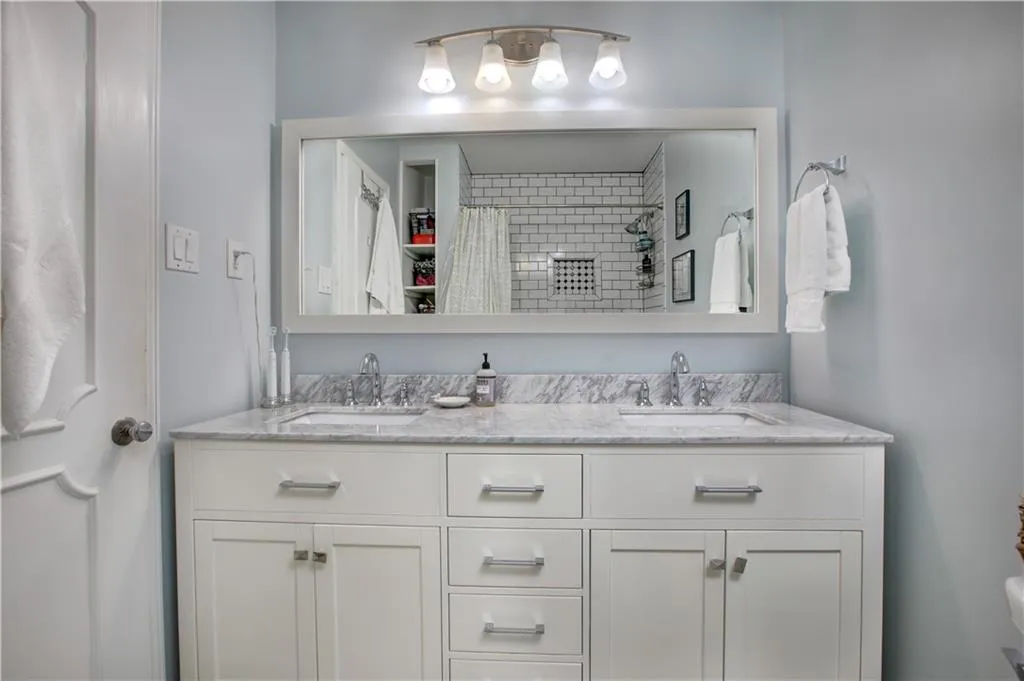 5400 Roswell Road Unit J4, Sandy Springs, Georgia 30342, 3 Bedrooms Bedrooms, ,2 BathroomsBathrooms,Residential,Sold,5400 Roswell Road Unit J4,7232218