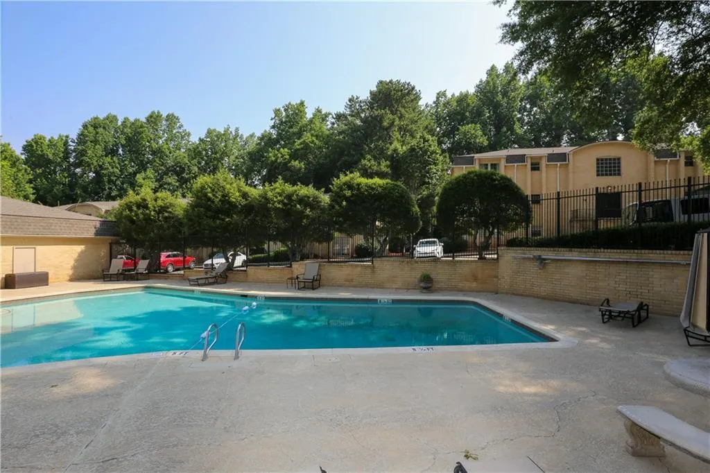 5400 Roswell Road Unit J4, Sandy Springs, Georgia 30342, 3 Bedrooms Bedrooms, ,2 BathroomsBathrooms,Residential,Sold,5400 Roswell Road Unit J4,7232218