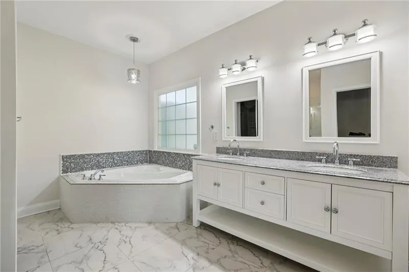 700 Orchard Court, Atlanta, Georgia 30328, 4 Bedrooms Bedrooms, ,2 BathroomsBathrooms,Residential,For Sale,700 Orchard Court,7764333