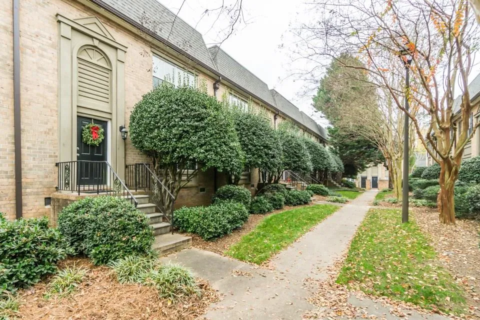 6980 Roswell Road Ne Unit O2, Atlanta, Georgia 30328, 3 Bedrooms Bedrooms, ,2 BathroomsBathrooms,Residential,Sold,6980 Roswell Road Ne Unit O2,5961287