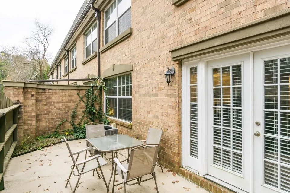 6980 Roswell Road Ne Unit O2, Atlanta, Georgia 30328, 3 Bedrooms Bedrooms, ,2 BathroomsBathrooms,Residential,Sold,6980 Roswell Road Ne Unit O2,5961287