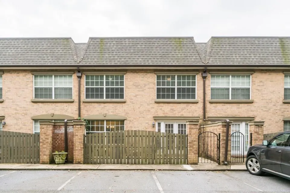 6980 Roswell Road Ne Unit O2, Atlanta, Georgia 30328, 3 Bedrooms Bedrooms, ,2 BathroomsBathrooms,Residential,Sold,6980 Roswell Road Ne Unit O2,5961287