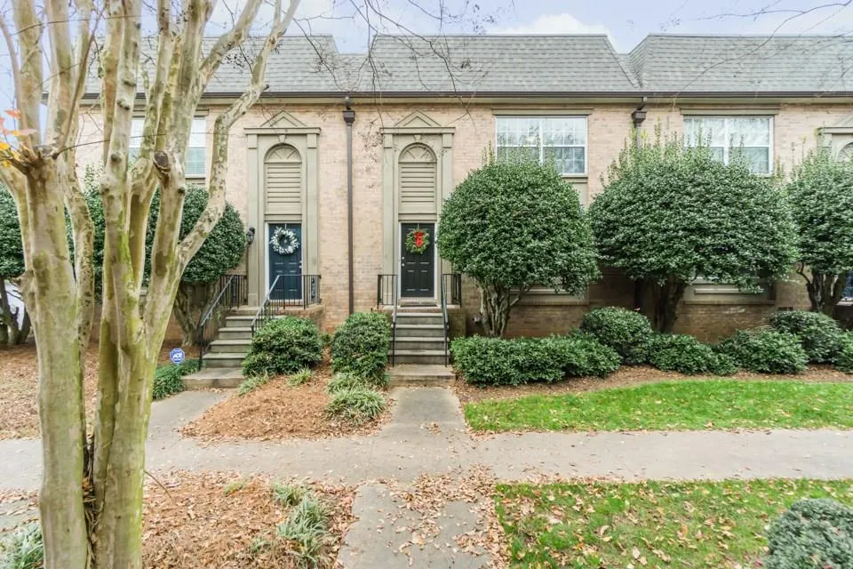 6980 Roswell Road Ne Unit O2, Atlanta, Georgia 30328, 3 Bedrooms Bedrooms, ,2 BathroomsBathrooms,Residential,Sold,6980 Roswell Road Ne Unit O2,5961287