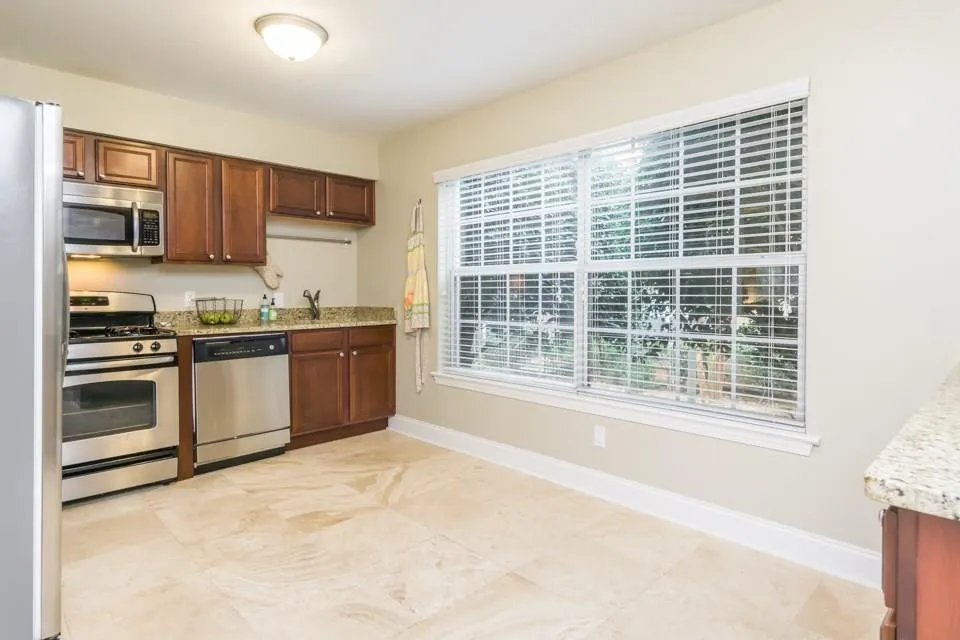 6980 Roswell Road Ne Unit O2, Atlanta, Georgia 30328, 3 Bedrooms Bedrooms, ,2 BathroomsBathrooms,Residential,Sold,6980 Roswell Road Ne Unit O2,5961287
