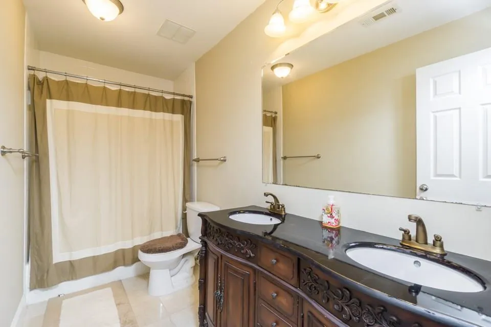6980 Roswell Road Ne Unit O2, Atlanta, Georgia 30328, 3 Bedrooms Bedrooms, ,2 BathroomsBathrooms,Residential,Sold,6980 Roswell Road Ne Unit O2,5961287
