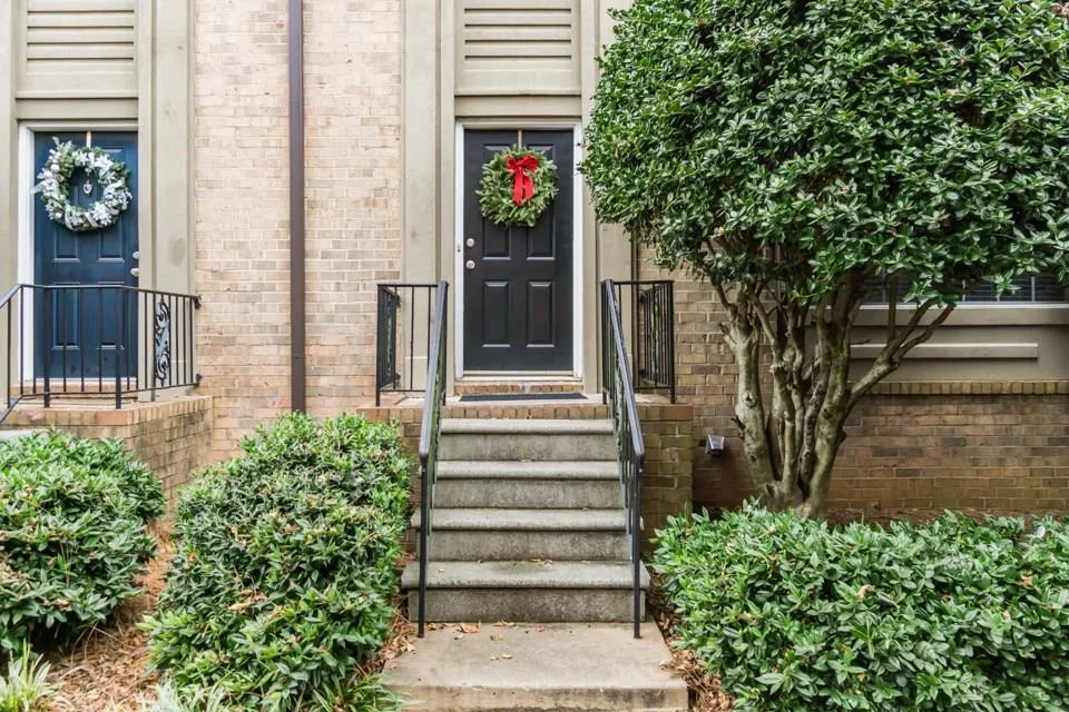 6980 Roswell Road Ne Unit O2, Atlanta, Georgia 30328, 3 Bedrooms Bedrooms, ,2 BathroomsBathrooms,Residential,Sold,6980 Roswell Road Ne Unit O2,5961287