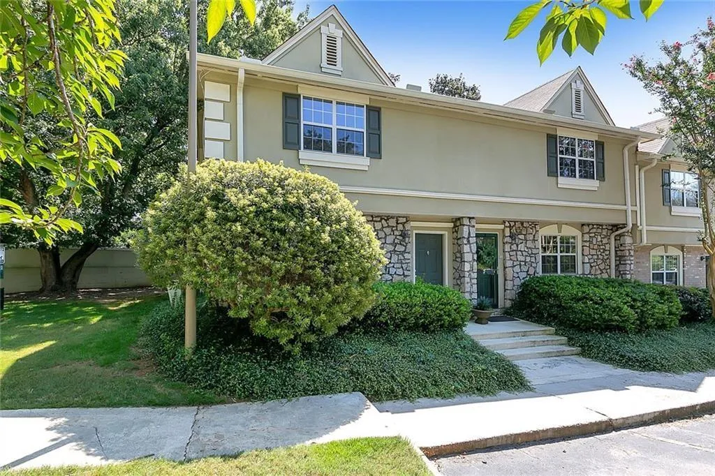 6900 Roswell Road Unit B1, Atlanta, Georgia 30328, 2 Bedrooms Bedrooms, ,2 BathroomsBathrooms,Residential,Sold,6900 Roswell Road Unit B1,6822855