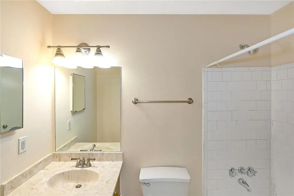 6900 Roswell Road Unit B1, Atlanta, Georgia 30328, 2 Bedrooms Bedrooms, ,2 BathroomsBathrooms,Residential,Sold,6900 Roswell Road Unit B1,6822855