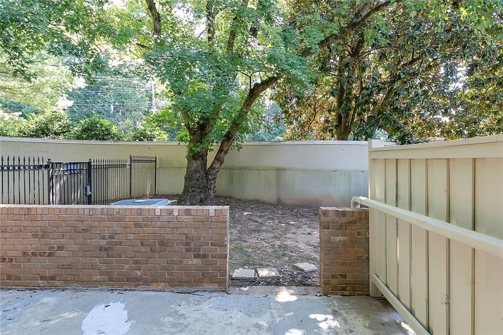 6900 Roswell Road Unit B1, Atlanta, Georgia 30328, 2 Bedrooms Bedrooms, ,2 BathroomsBathrooms,Residential,Sold,6900 Roswell Road Unit B1,6822855