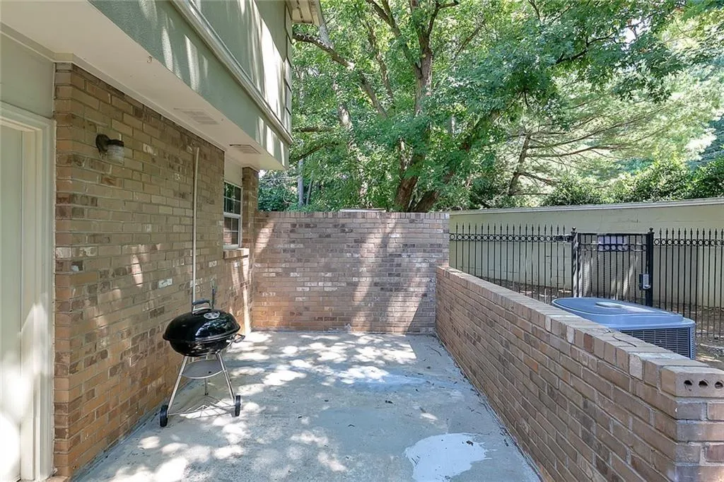 6900 Roswell Road Unit B1, Atlanta, Georgia 30328, 2 Bedrooms Bedrooms, ,2 BathroomsBathrooms,Residential,Sold,6900 Roswell Road Unit B1,6822855