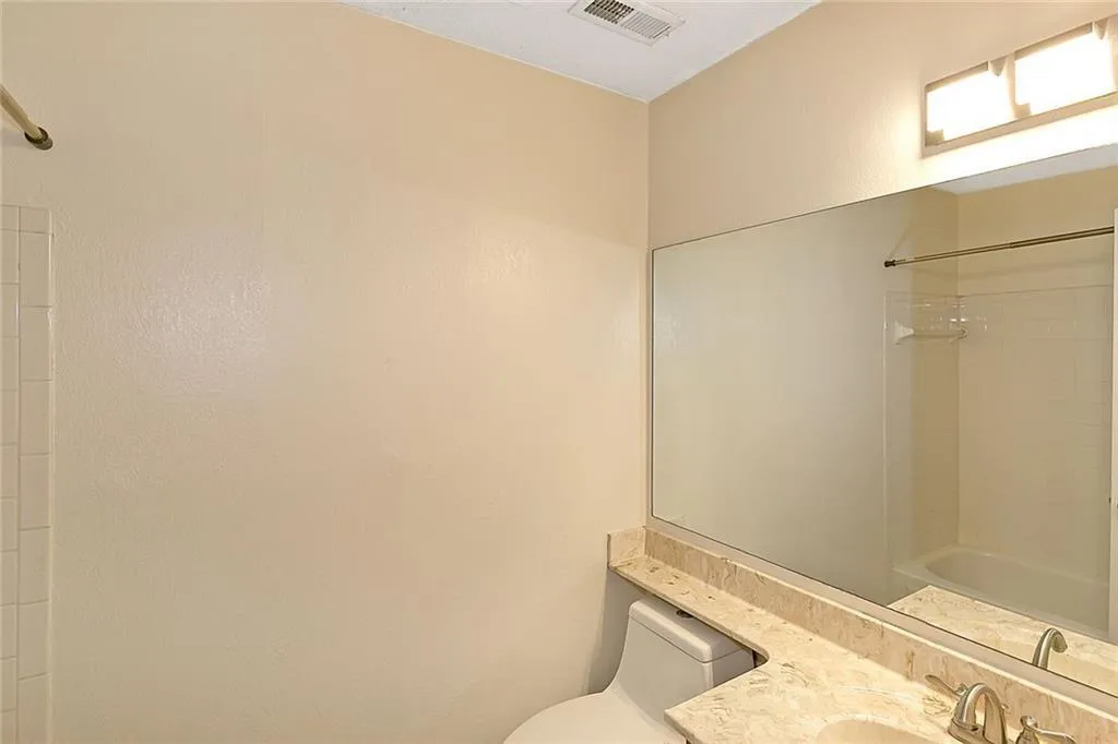 6900 Roswell Road Unit B1, Atlanta, Georgia 30328, 2 Bedrooms Bedrooms, ,2 BathroomsBathrooms,Residential,Sold,6900 Roswell Road Unit B1,6822855