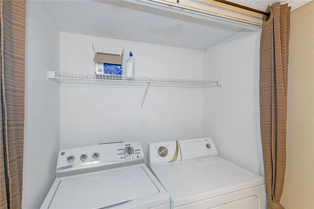 6900 Roswell Road Unit B1, Atlanta, Georgia 30328, 2 Bedrooms Bedrooms, ,2 BathroomsBathrooms,Residential,Sold,6900 Roswell Road Unit B1,6822855