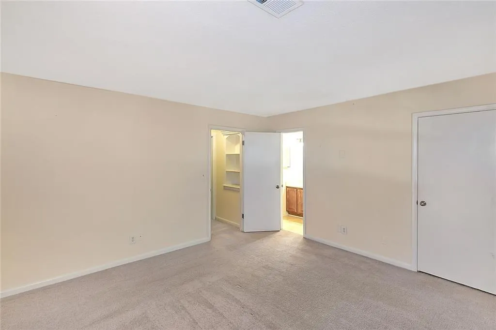 6900 Roswell Road Unit B1, Atlanta, Georgia 30328, 2 Bedrooms Bedrooms, ,2 BathroomsBathrooms,Residential,Sold,6900 Roswell Road Unit B1,6822855