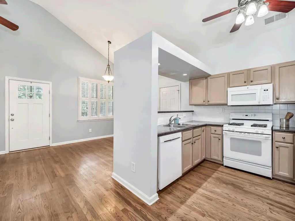 141 Spruell Springs Road, Atlanta, Georgia 30342, 3 Bedrooms Bedrooms, ,2 BathroomsBathrooms,Residential,Sold,141 Spruell Springs Road,6726534