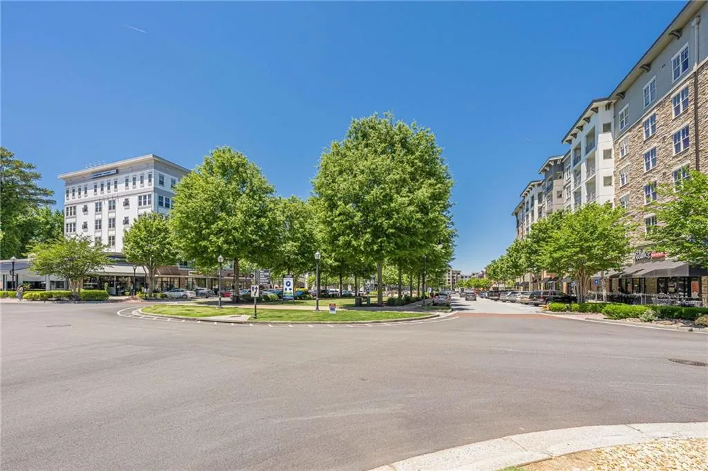 3510 Roswell Road Unit H1, Atlanta, Georgia 30326, 2 Bedrooms Bedrooms, 0 ,2 BathroomsBathrooms,Residential,For Sale,3510 Roswell Road Unit H1,7794161