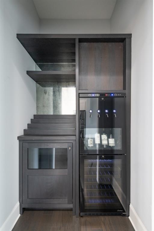 Tastefully designed Bar between Kitchen + Living Area