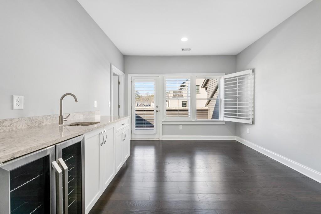 Bonus Romm with access to Rooftop Terrace and wet bar