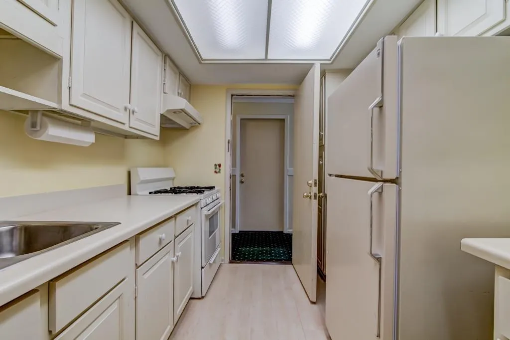 6851 Roswell Road Unit F17, Atlanta, Georgia 30328, 2 Bedrooms Bedrooms, ,2 BathroomsBathrooms,Residential,Sold,6851 Roswell Road Unit F17,5994644