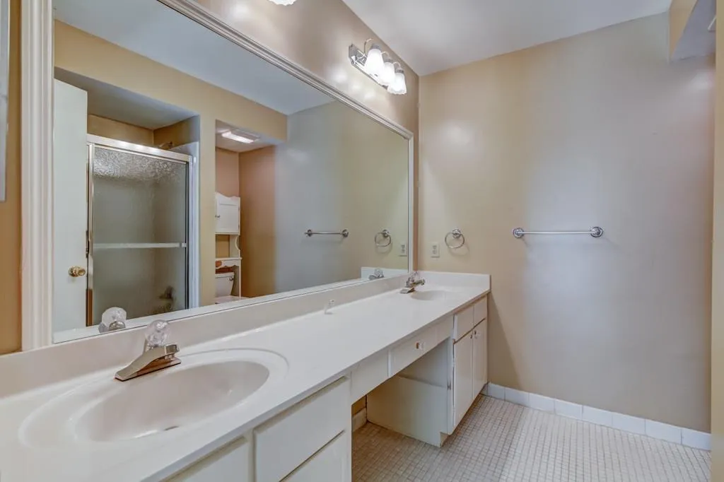 6851 Roswell Road Unit F17, Atlanta, Georgia 30328, 2 Bedrooms Bedrooms, ,2 BathroomsBathrooms,Residential,Sold,6851 Roswell Road Unit F17,5994644