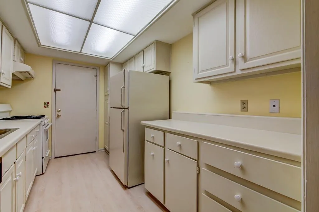 6851 Roswell Road Unit F17, Atlanta, Georgia 30328, 2 Bedrooms Bedrooms, ,2 BathroomsBathrooms,Residential,Sold,6851 Roswell Road Unit F17,5994644