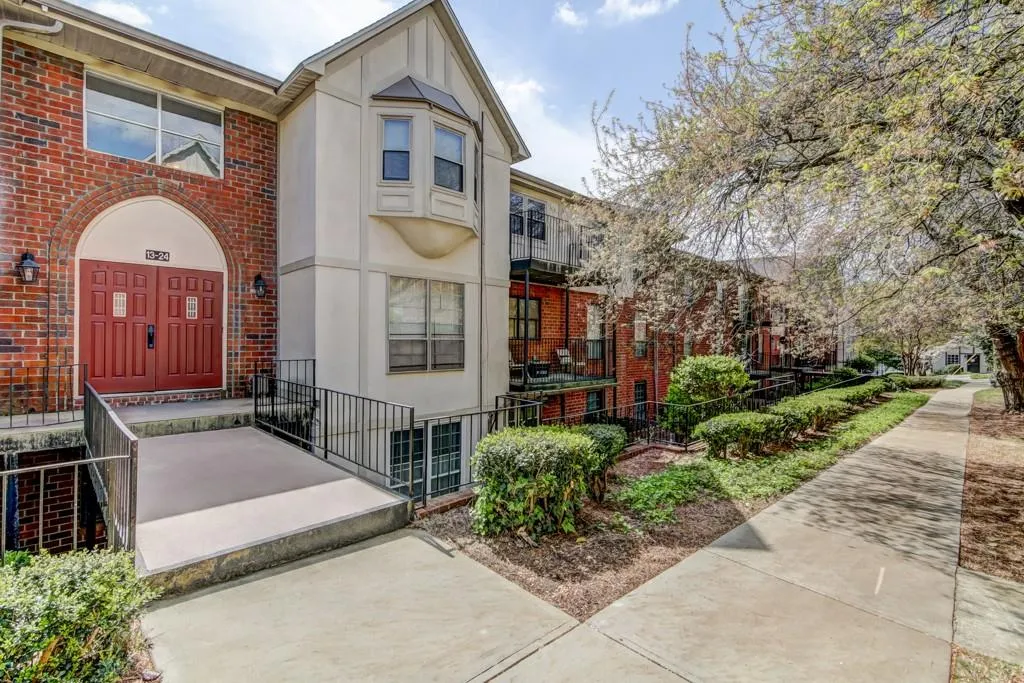 6851 Roswell Road Unit F17, Atlanta, Georgia 30328, 2 Bedrooms Bedrooms, ,2 BathroomsBathrooms,Residential,Sold,6851 Roswell Road Unit F17,5994644