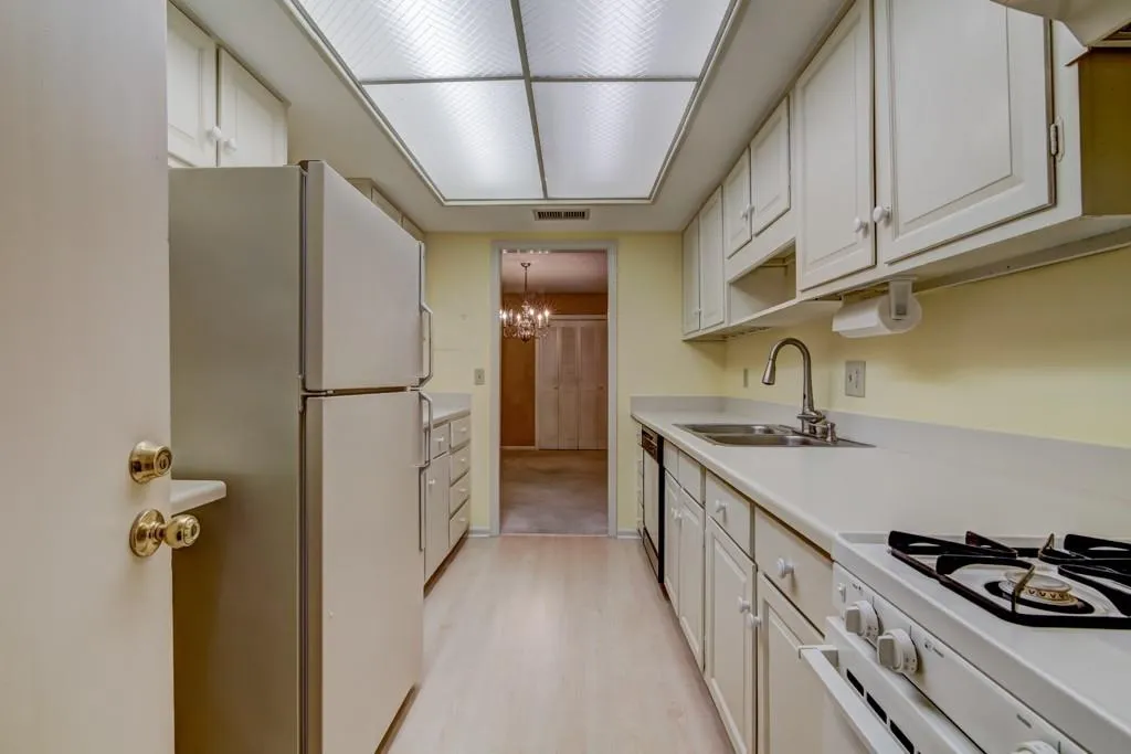 6851 Roswell Road Unit F17, Atlanta, Georgia 30328, 2 Bedrooms Bedrooms, ,2 BathroomsBathrooms,Residential,Sold,6851 Roswell Road Unit F17,5994644