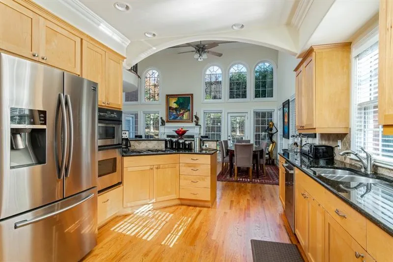 6375 Glenridge Drive Ne Unit 300, Sandy Springs, Georgia 30328, 4 Bedrooms Bedrooms, ,4 BathroomsBathrooms,Residential,Sold,6375 Glenridge Drive Ne Unit 300,6651465
