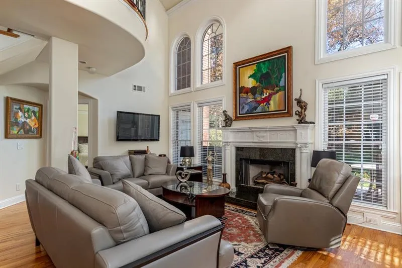 6375 Glenridge Drive Ne Unit 300, Sandy Springs, Georgia 30328, 4 Bedrooms Bedrooms, ,4 BathroomsBathrooms,Residential,Sold,6375 Glenridge Drive Ne Unit 300,6651465