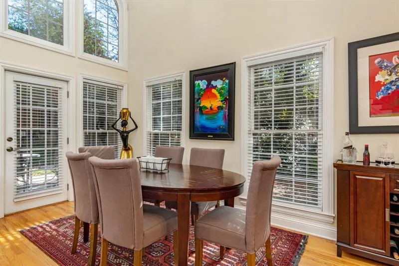6375 Glenridge Drive Ne Unit 300, Sandy Springs, Georgia 30328, 4 Bedrooms Bedrooms, ,4 BathroomsBathrooms,Residential,Sold,6375 Glenridge Drive Ne Unit 300,6651465