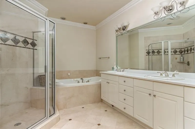 6375 Glenridge Drive Ne Unit 300, Sandy Springs, Georgia 30328, 4 Bedrooms Bedrooms, ,4 BathroomsBathrooms,Residential,Sold,6375 Glenridge Drive Ne Unit 300,6651465