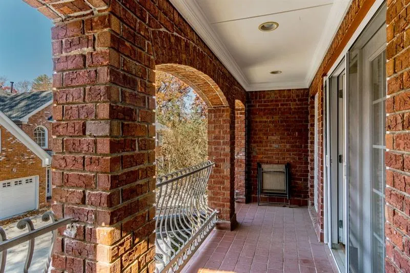 6375 Glenridge Drive Ne Unit 300, Sandy Springs, Georgia 30328, 4 Bedrooms Bedrooms, ,4 BathroomsBathrooms,Residential,Sold,6375 Glenridge Drive Ne Unit 300,6651465