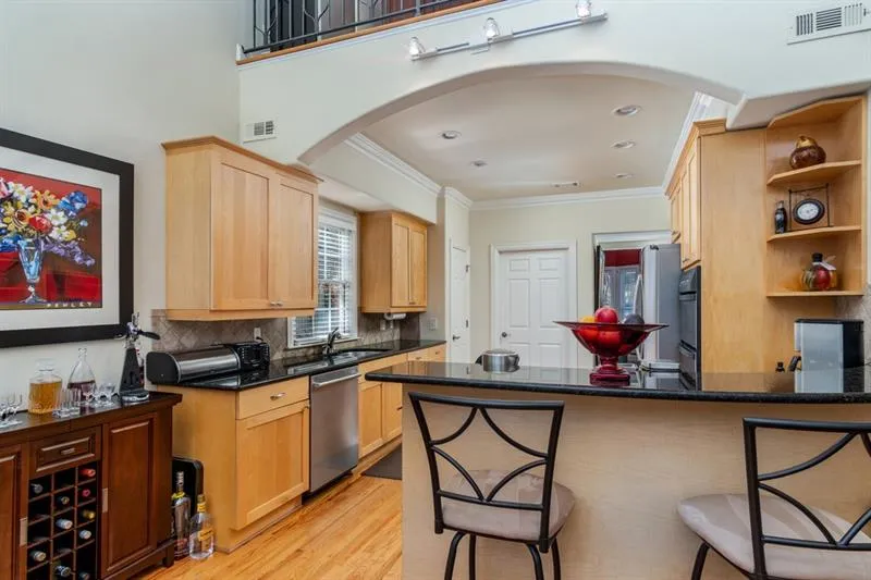 6375 Glenridge Drive Ne Unit 300, Sandy Springs, Georgia 30328, 4 Bedrooms Bedrooms, ,4 BathroomsBathrooms,Residential,Sold,6375 Glenridge Drive Ne Unit 300,6651465