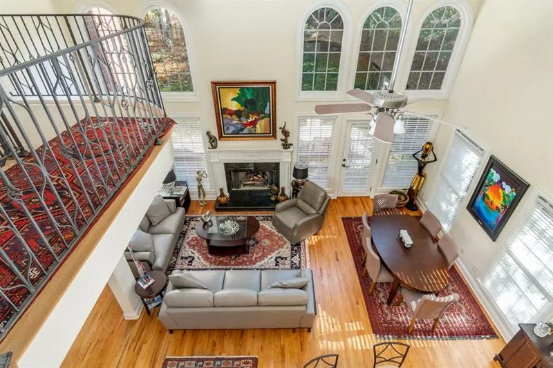 6375 Glenridge Drive Ne Unit 300, Sandy Springs, Georgia 30328, 4 Bedrooms Bedrooms, ,4 BathroomsBathrooms,Residential,Sold,6375 Glenridge Drive Ne Unit 300,6651465