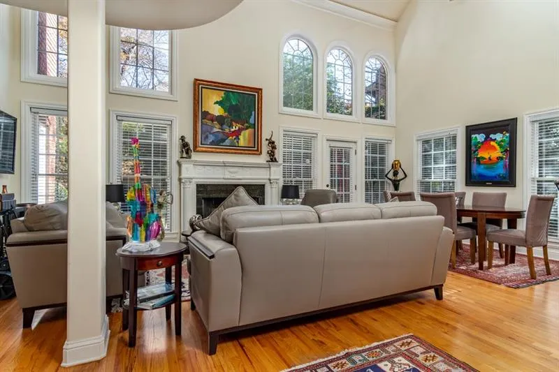 6375 Glenridge Drive Ne Unit 300, Sandy Springs, Georgia 30328, 4 Bedrooms Bedrooms, ,4 BathroomsBathrooms,Residential,Sold,6375 Glenridge Drive Ne Unit 300,6651465