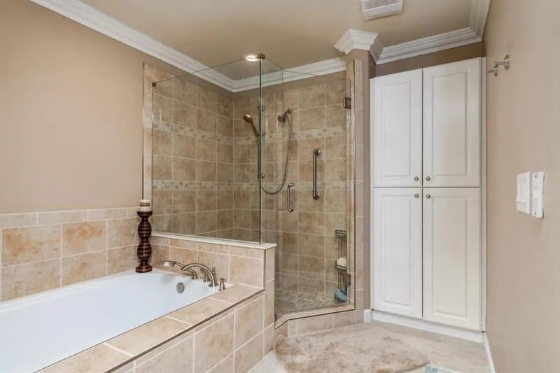 6375 Glenridge Drive Ne Unit 300, Sandy Springs, Georgia 30328, 4 Bedrooms Bedrooms, ,4 BathroomsBathrooms,Residential,Sold,6375 Glenridge Drive Ne Unit 300,6651465