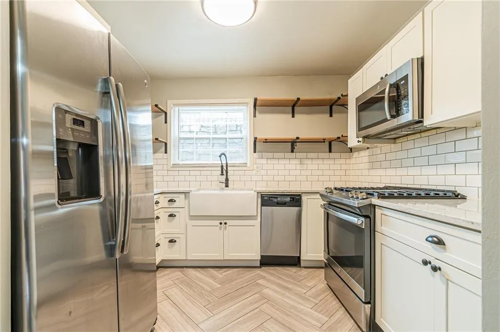 5569 Kingport Drive, Atlanta, Georgia 30342, 2 Bedrooms Bedrooms, ,1 BathroomBathrooms,Residential,Sold,5569 Kingport Drive,7269951