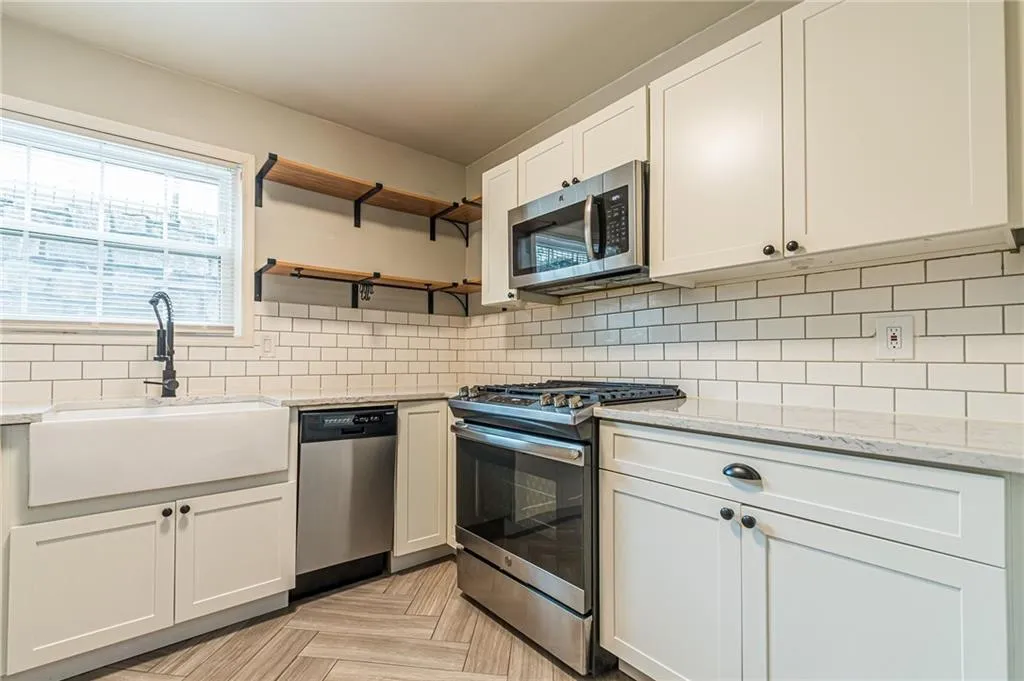 5569 Kingport Drive, Atlanta, Georgia 30342, 2 Bedrooms Bedrooms, ,1 BathroomBathrooms,Residential,Sold,5569 Kingport Drive,7269951