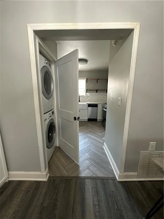 5569 Kingport Drive, Atlanta, Georgia 30342, 2 Bedrooms Bedrooms, ,1 BathroomBathrooms,Residential,Sold,5569 Kingport Drive,7269951