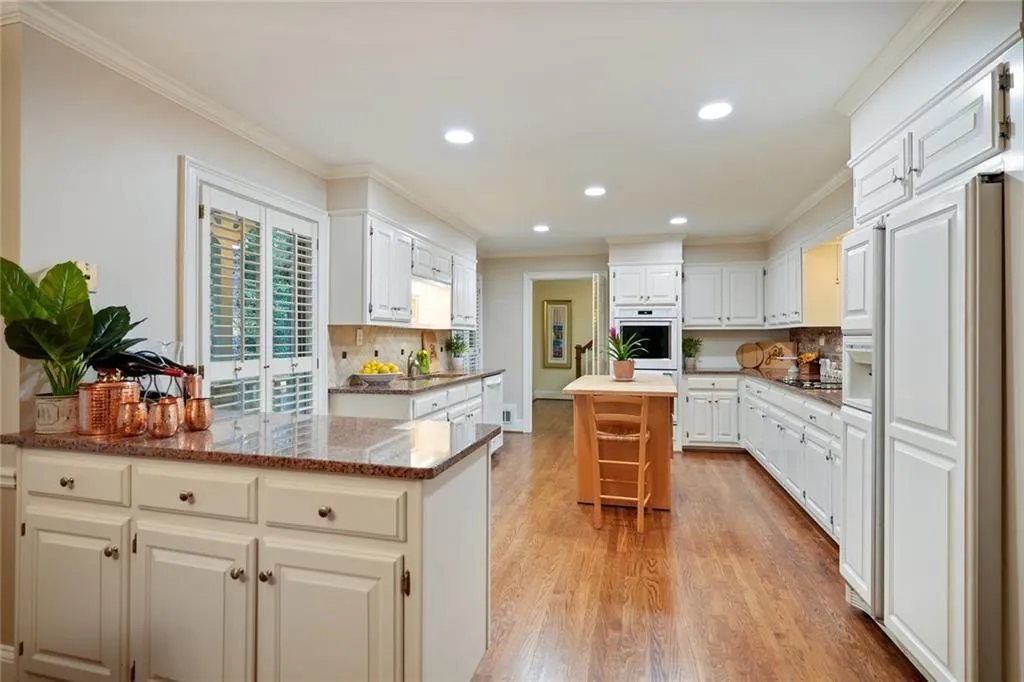 2850 Spalding Drive, Sandy Springs, Georgia 30350, 4 Bedrooms Bedrooms, ,4 BathroomsBathrooms,Residential,Sold,2850 Spalding Drive,6947855