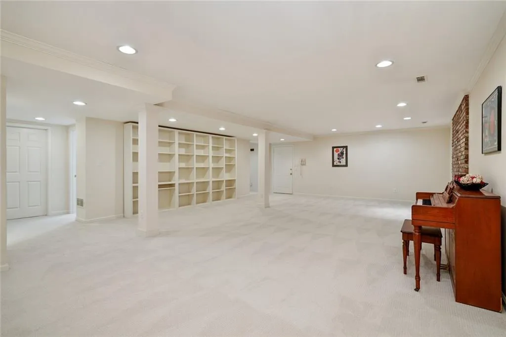 2850 Spalding Drive, Sandy Springs, Georgia 30350, 4 Bedrooms Bedrooms, ,4 BathroomsBathrooms,Residential,Sold,2850 Spalding Drive,6947855