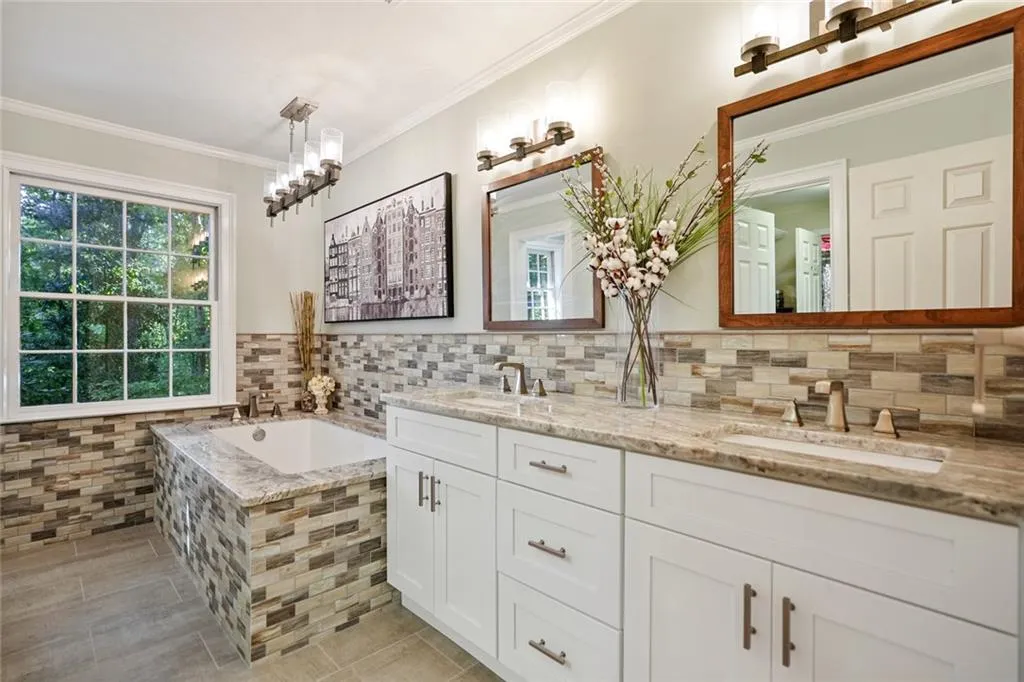 2850 Spalding Drive, Sandy Springs, Georgia 30350, 4 Bedrooms Bedrooms, ,4 BathroomsBathrooms,Residential,Sold,2850 Spalding Drive,6947855